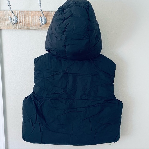 GAP Black Puffer Vest - Picture 7 of 7